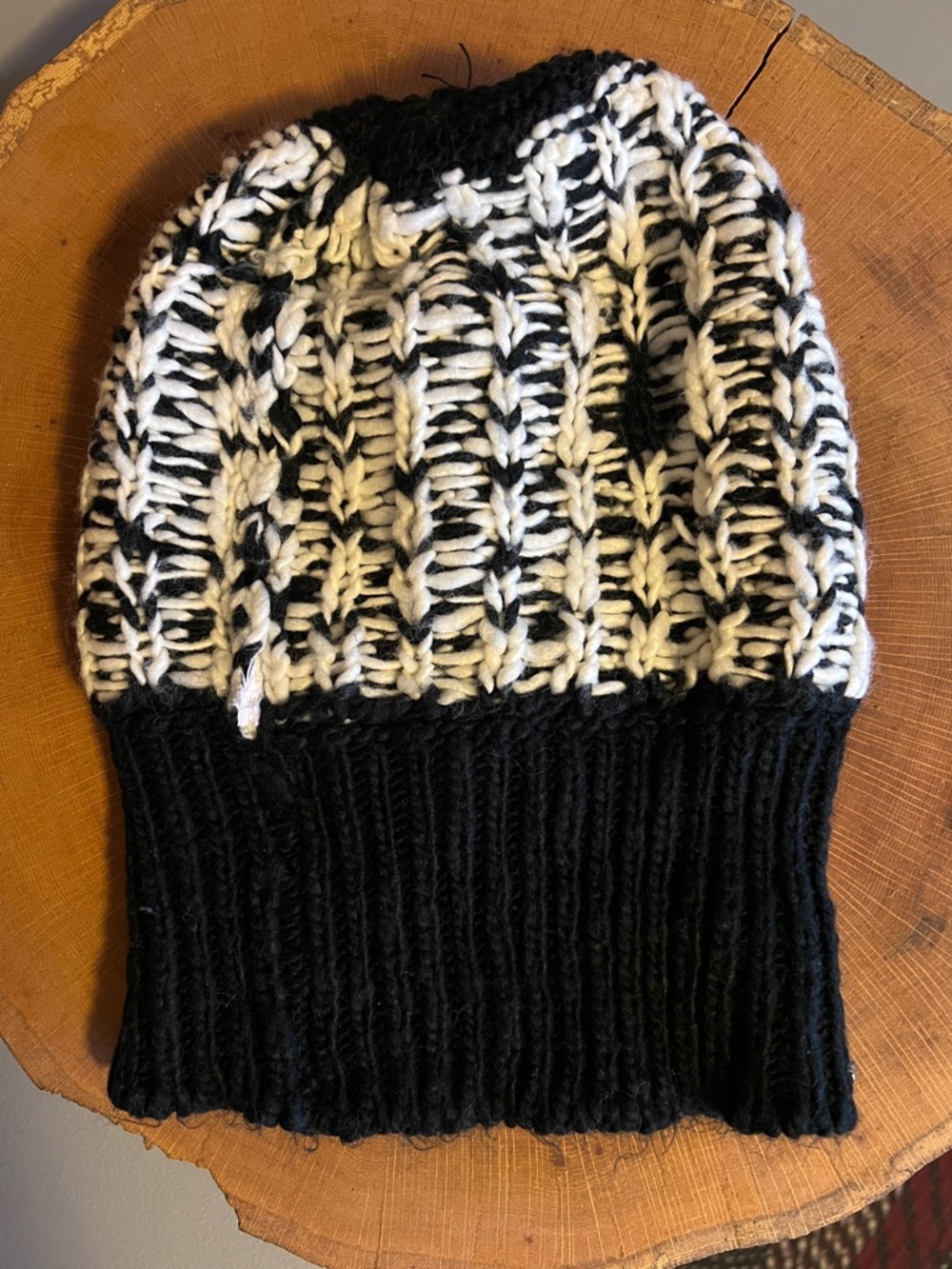 American Eagle Outfitters Knit Distressed Black and White Heart Print Beanie - Picture 9 of 16